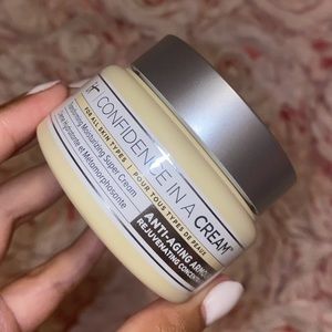 It Cosmetics Moisturizer Confidence in a Cream 🤍